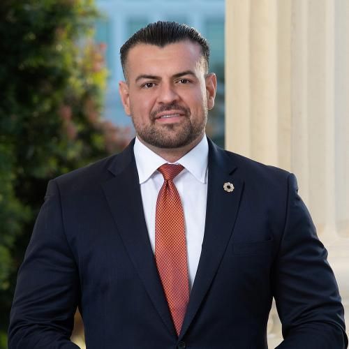 Headshot of Avelino Valencia