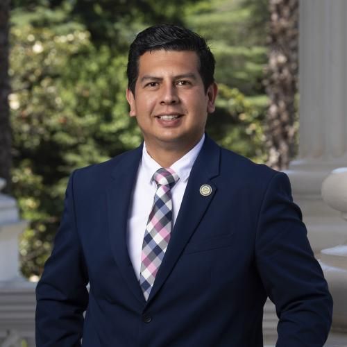 Headshot of David Alvarez