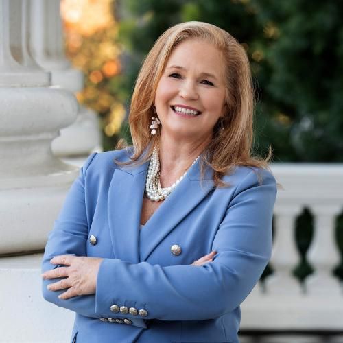 Headshot of Gail Pellerin